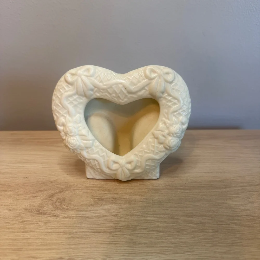 Vintage Style Cream Heart Ceramic Picture Frame Embossed Roses Bows Table 4x4.5